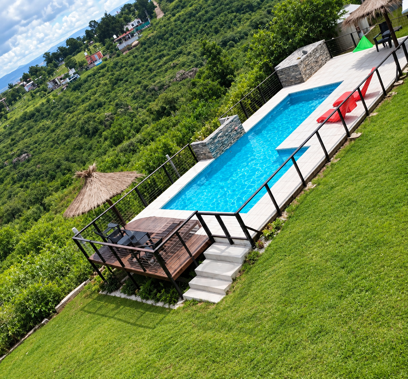 Piscina residencial con solárium